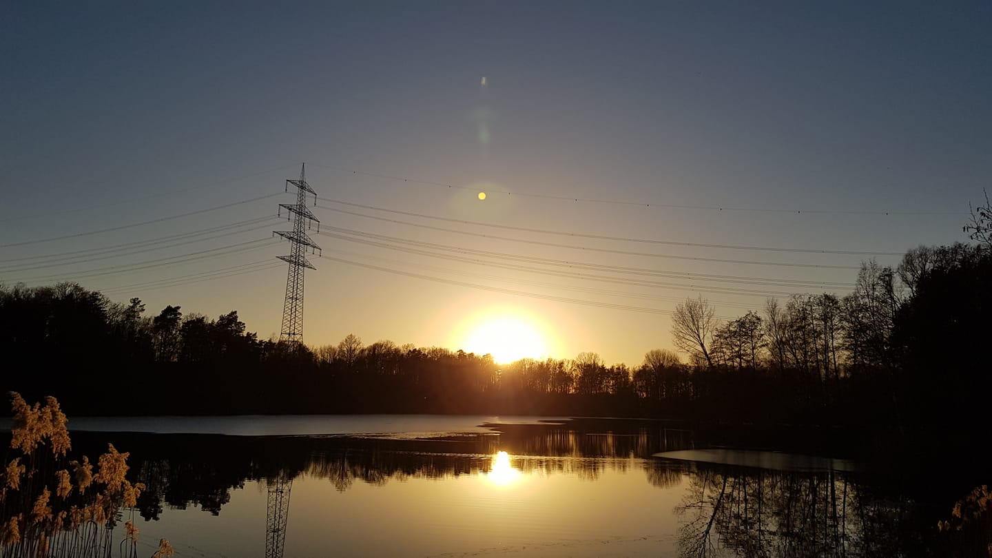 Sonnenaufgang mit milder Himmel